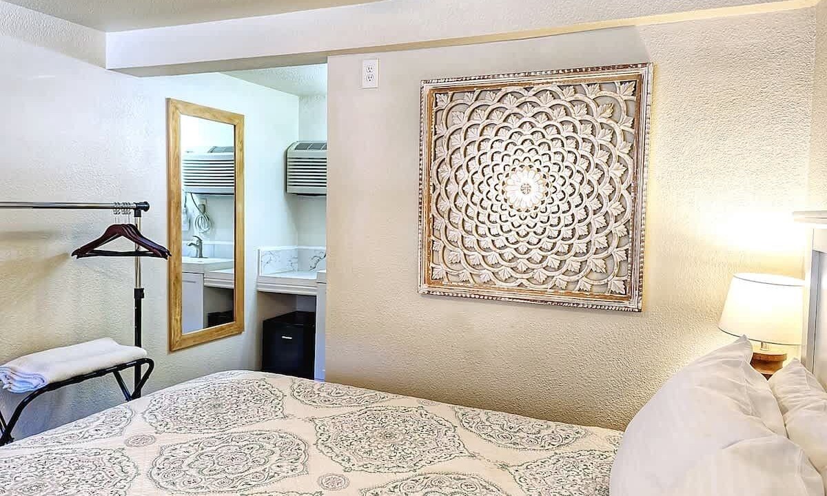 Photo of Bedroom in Manitou Springs Historic District
