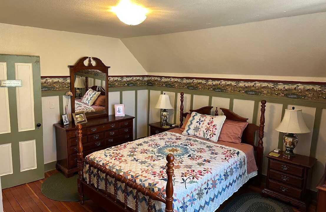 Photo of Bedroom in Roseburg