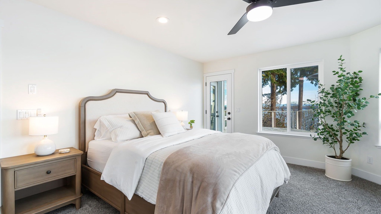 Photo of Bedroom in Oak Harbor