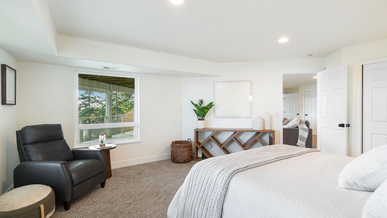 Photo of Bedroom in Oak Harbor