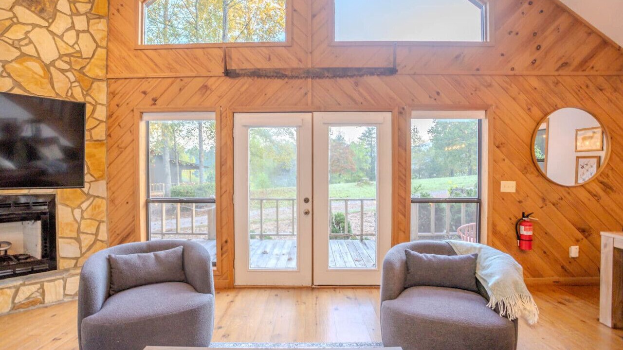 Photo of Livingroom in Blairsville