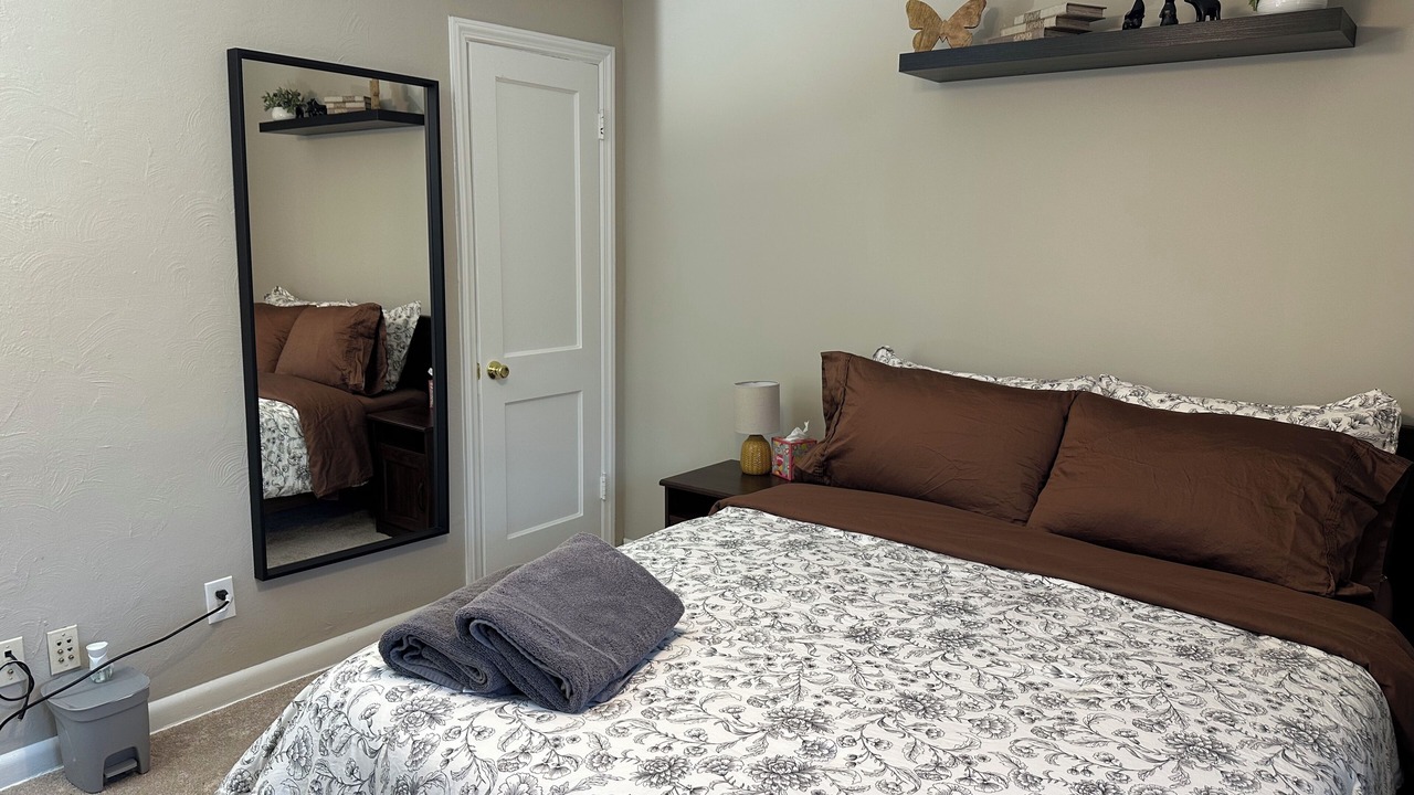 Photo of Bedroom in Newark