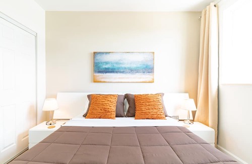 Coral Way Condo | Lovely 2/2 with king bed, Parking, Self Check In.