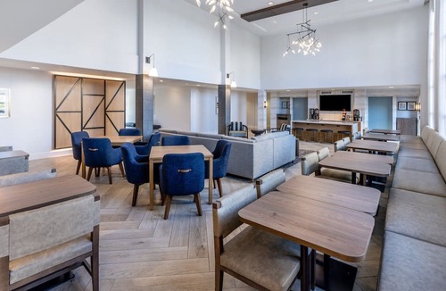 Glendale Condo | Cherry Creek Suite | Outdoor Pool, Hot Tub + Gym
