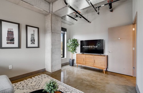 Warehouse District Apartment | MINNeSTAY* Sable 701 - Luxury Two Story Loft | North Loop | Target Center