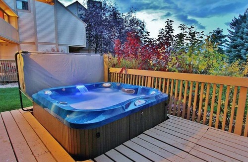 Park Meadows Condo | Luxury Condo, Private Hot Tub & Year-Round Recreation at Park City Racquet club Village