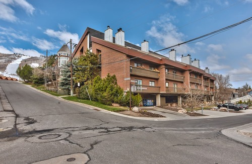 North Park City Condo | Enjoy Luxury Resort Amenities in the Heart of Old Town Park City! Snowblaze 202