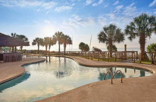 Myrtle Beach Condo | 🏖️Stunning Ocean Views | Pools + Hot Tub | The Island 910🏖️