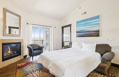 Bear Hollow Village Apartment | Top Floor Condo! 3BD/2BA Park city ski condo - Sleeps 7