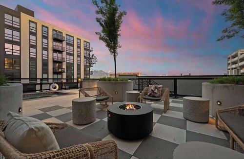 People's Freeway Apartment | Elevated Downtown SLC Stay - Pool + Sauna Retreat
