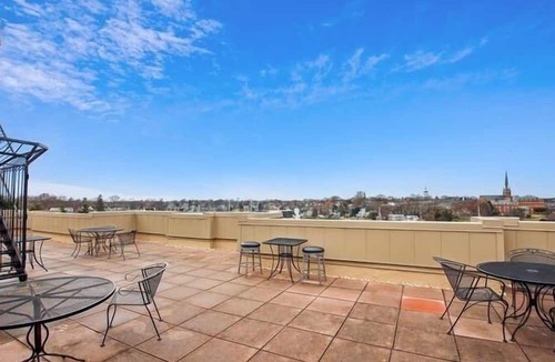 Eastport Condo | Prime Viewing for Blue Angels -Rooftop Deck and Water Views of Spa Creek!