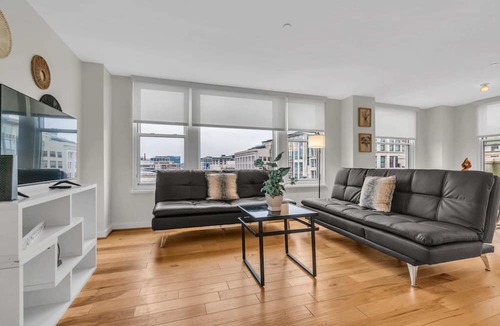 Chinatown Apartment | 2 BR Fully Furnished Apartment at Penn Quarters - Surrounded by Best Restaurants in Town