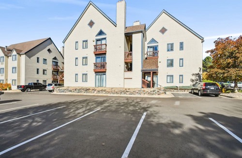 Englewood Apartment | Code & Comfort | 2BR DTC Retreat | Pool + Home Office | Greenwood Village