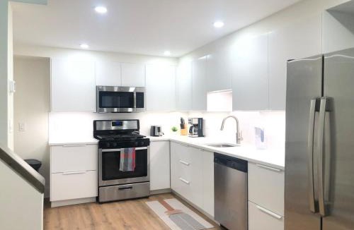 Mount Pleasant Apartment | Mt Pleasant Retreat - Entire Brand New Apt in NW DC - Walk to Metro, Zoo, Adams Morgan - Parking, Dog Friendly