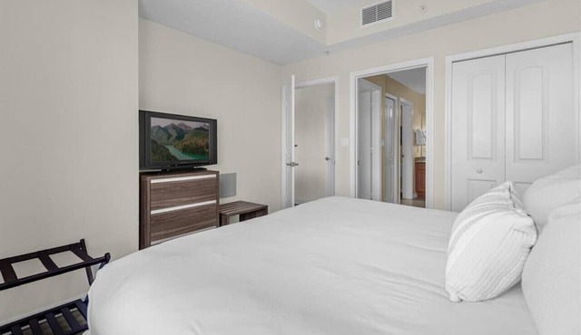 The Point · The Point, lux apartment, Close to Universal