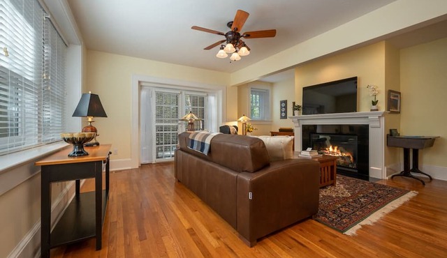 Minette's Downtown Condo | Historic Spot in Downtown Hendersonville