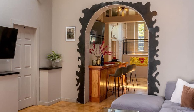 Expansive open loft apartment in the middle of downtown. Great for groups.