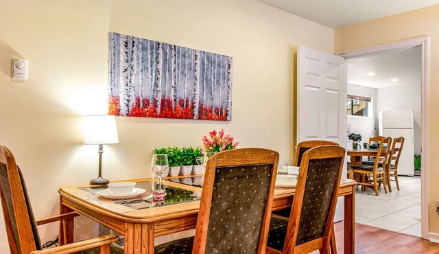 Dog-friendly ground-floor home with spacious patio, gas firepit and grill