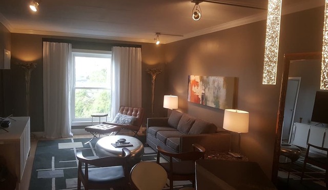 Music Row condo - NASHVEGAS! Guitar Swimming Pool. Cool-Comfortable-Modern!