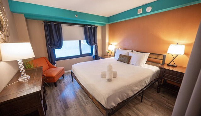 Stay Together Suites - Group Condominium, Sleeps 16, Center Strip - Jockey Club