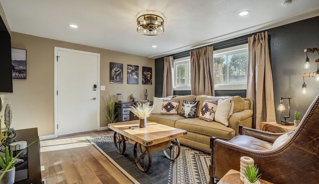 Lone Star Lookout - Cozy 2-BR w/Mountain Views, King Bed & Pet-Friendly Yard