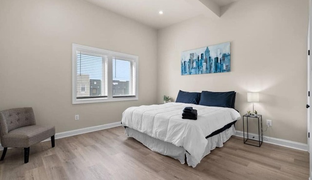 Newly Renovated Condo+2 BR+ Street Parking