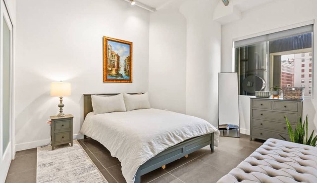 Stunning DTLA Gem 2bed w/pool, gym, & parking
