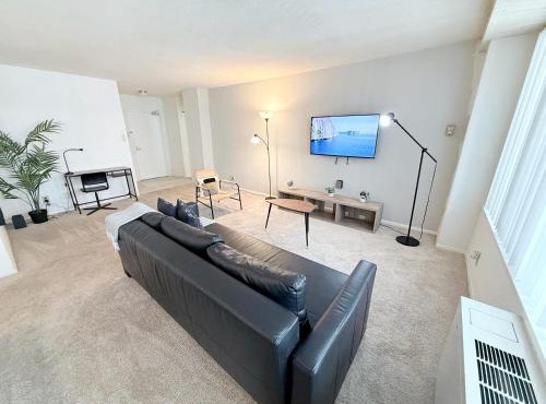 Contemporary Apt Near DC Gym, Metro & More!