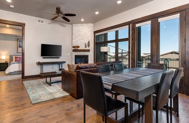 Luxury Condo in Central Location, Free Shuttle, Chef